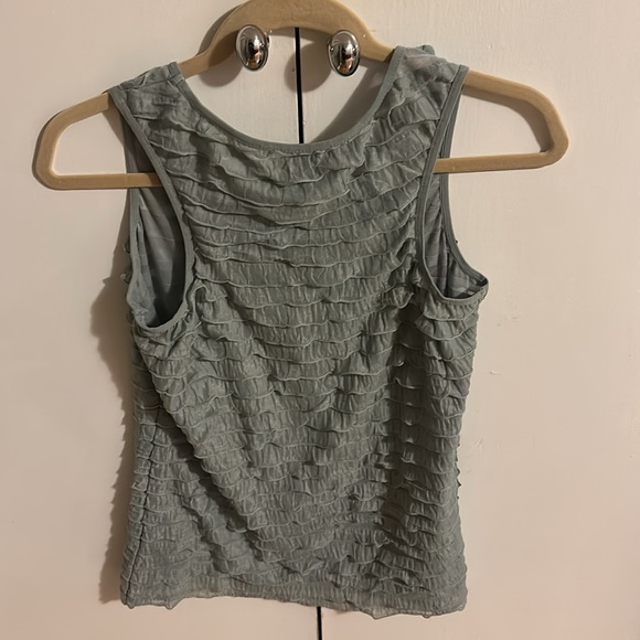 Tanktop- gray with floral pattern diagonal across the front. - Picture 2 of 6